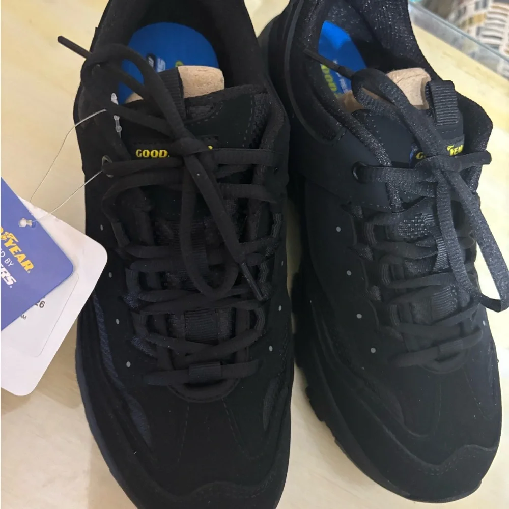 Women’s Skechers x Goodyear GBS Moja slip resistant Black Sneakers Sz 8 New